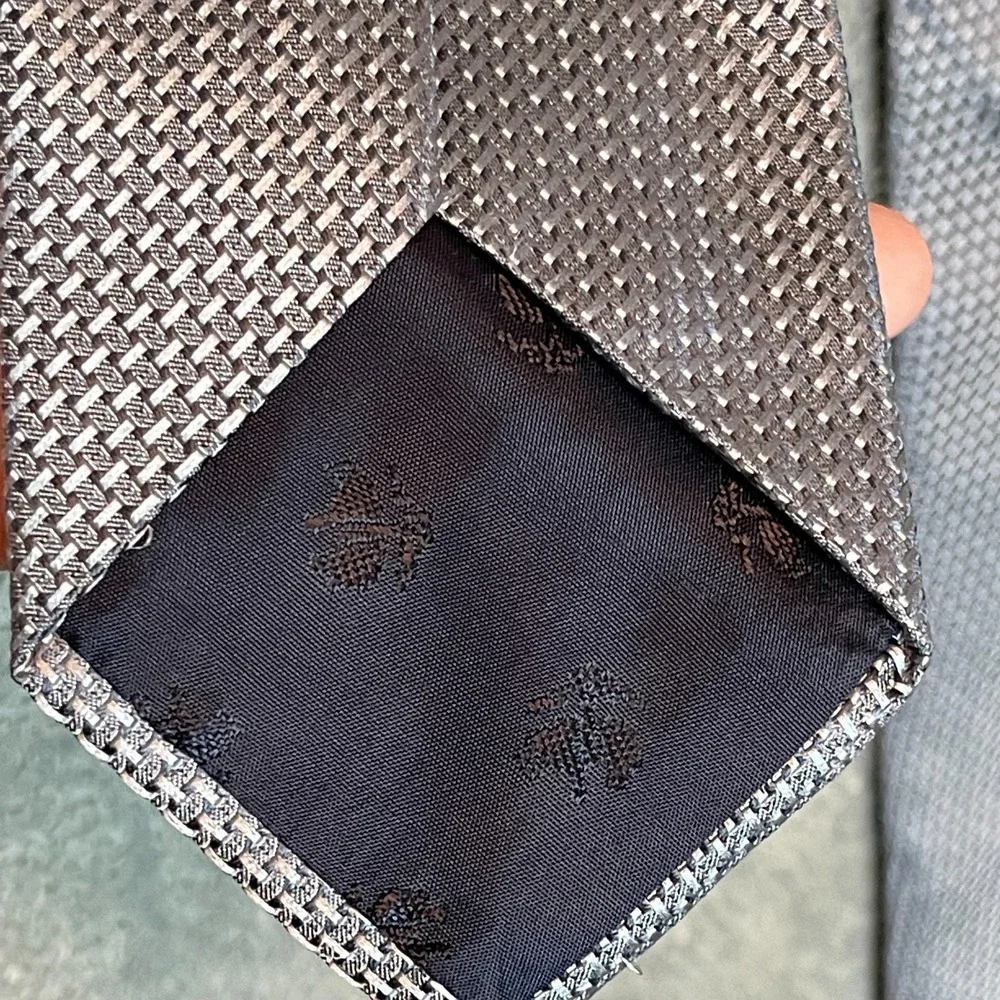 Brooks Brothers Mens 346 Pure Silk Tie Geometric Neutral Gray